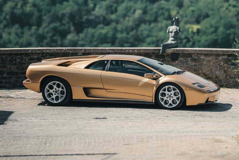https://autogreeknews.gr/wp-content/uploads/2023/01/lamborghini-v12-engine-history-3.jpg