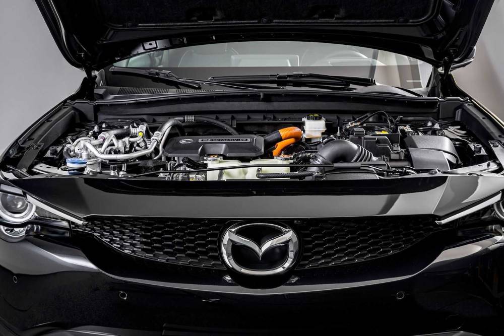https://autogreeknews.gr/wp-content/uploads/2023/01/mazda-mx-30-e-skyactiv-r-ev-2023-1.jpg