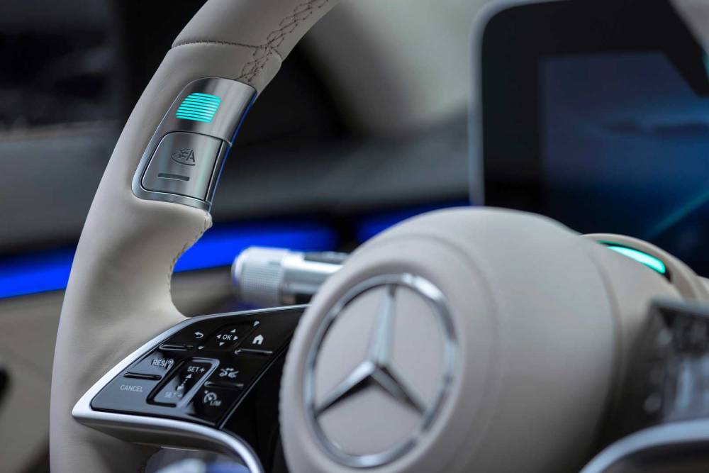 https://autogreeknews.gr/wp-content/uploads/2023/01/mercedes-benz-drive-pilot-level-3-autonomous-techn-3.jpg