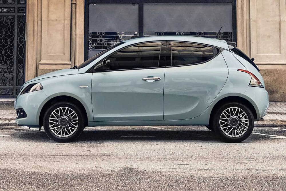 https://autogreeknews.gr/wp-content/uploads/2023/01/new-lancia-ypsilon-range-2.jpg