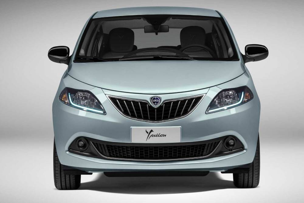 https://autogreeknews.gr/wp-content/uploads/2023/01/new-lancia-ypsilon-range-4.jpg