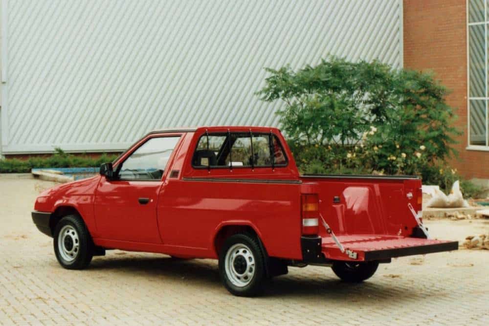 https://autogreeknews.gr/wp-content/uploads/2023/01/skoda_favorit_foreman_ii_pick-up_13.jpg