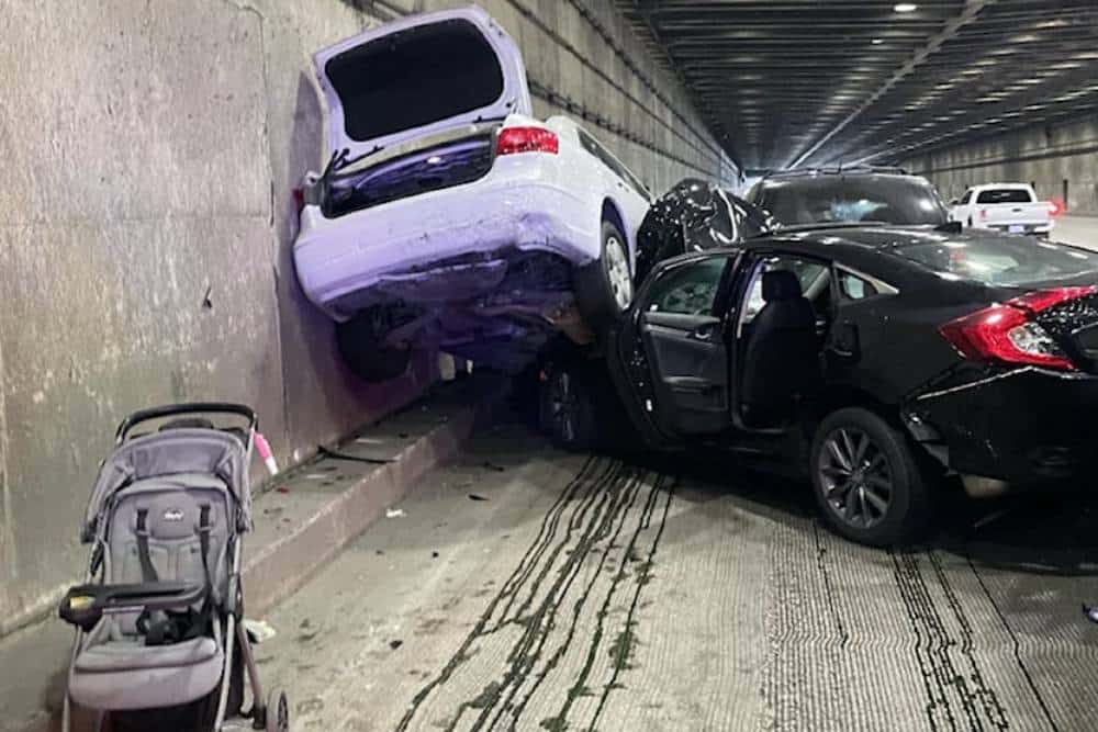 https://autogreeknews.gr/wp-content/uploads/2023/01/tesla-fsd-causes-pileup-1.jpg