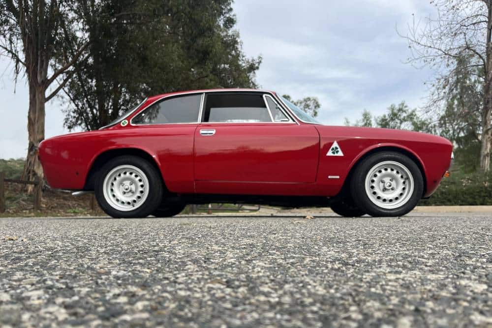 https://autogreeknews.gr/wp-content/uploads/2023/02/1970_alfa-romeo_gtv_IMG_6382-scaled-1.jpg