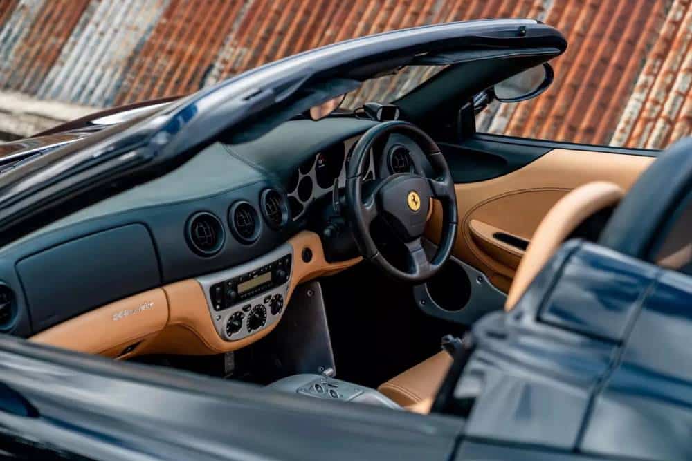 https://autogreeknews.gr/wp-content/uploads/2023/02/2001-Ferrari-360-Spider-David-Beckham-17.jpg