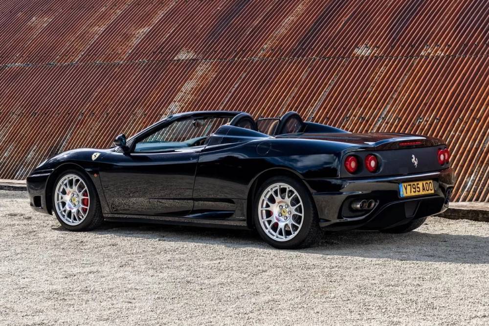 https://autogreeknews.gr/wp-content/uploads/2023/02/2001-Ferrari-360-Spider-David-Beckham-3.jpg