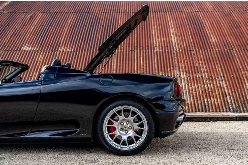 https://autogreeknews.gr/wp-content/uploads/2023/02/2001-Ferrari-360-Spider-David-Beckham-34.jpg