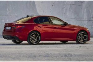 2023-Alfa-Romeo-Giulia-Veloce-5s