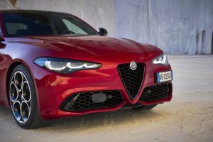 2023-Alfa-Romeo-Giulia-Veloce-9