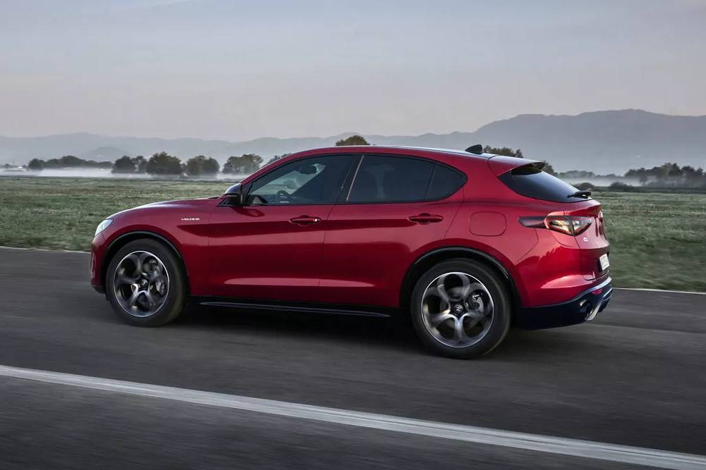 https://autogreeknews.gr/wp-content/uploads/2023/02/2023-Alfa-Romeo-Stelvio-Veloce-5.jpg