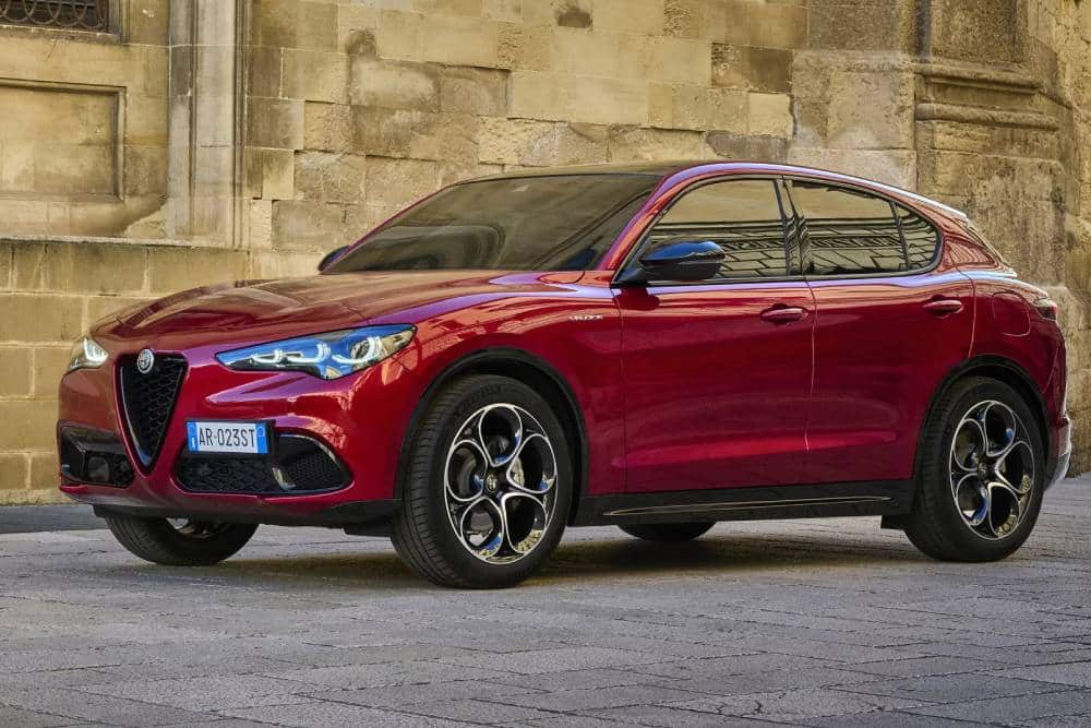 https://autogreeknews.gr/wp-content/uploads/2023/02/2023-Alfa-Romeo-Stelvio-Veloce-6s.jpg