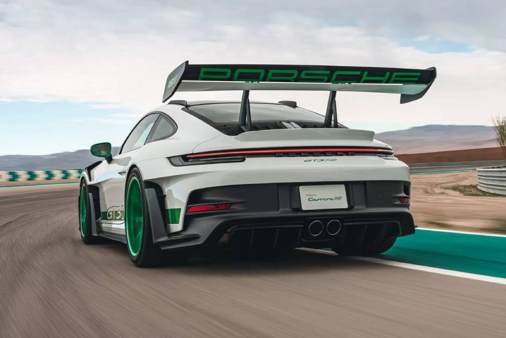 https://autogreeknews.gr/wp-content/uploads/2023/02/2023-Porsche-911-GT3-RS-Tribute-To-Carrera-RS-3.jpg