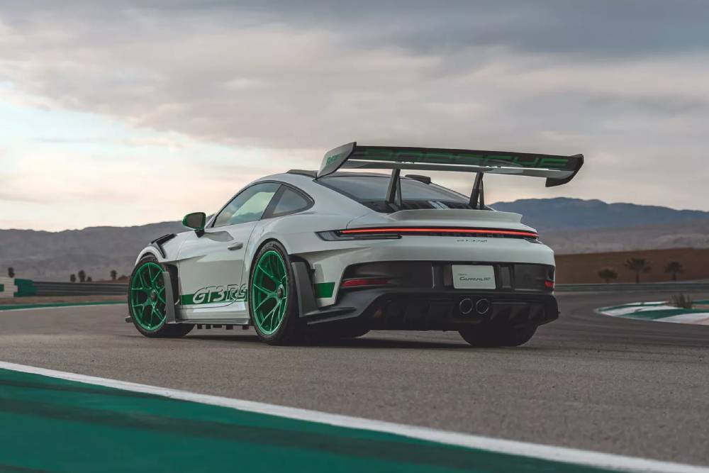 https://autogreeknews.gr/wp-content/uploads/2023/02/2023-Porsche-911-GT3-RS-Tribute-To-Carrera-RS-5.jpg