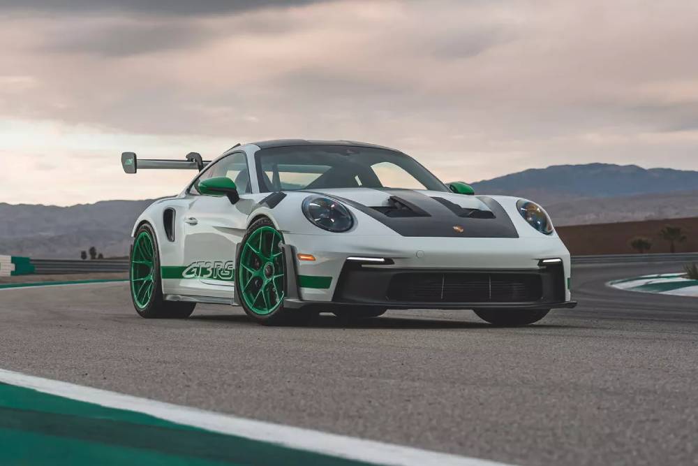 https://autogreeknews.gr/wp-content/uploads/2023/02/2023-Porsche-911-GT3-RS-Tribute-To-Carrera-RS-6.jpg