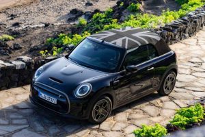 2023-mini-cooper-se-convertible (15)