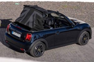 2023-mini-cooper-se-convertible (16)