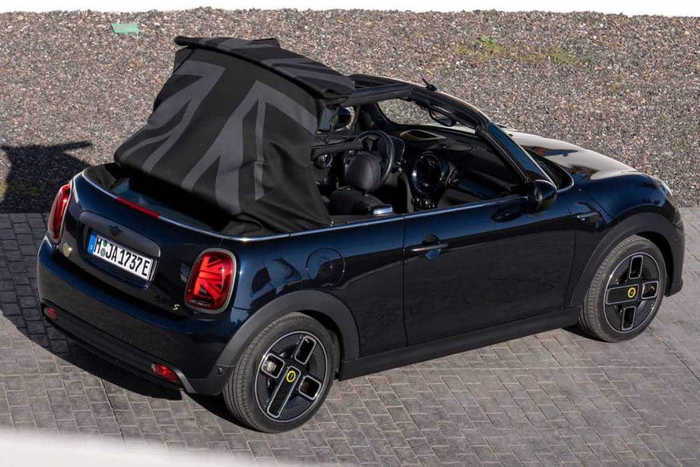 https://autogreeknews.gr/wp-content/uploads/2023/02/2023-mini-cooper-se-convertible-16.jpg