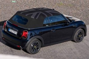2023-mini-cooper-se-convertible (17)
