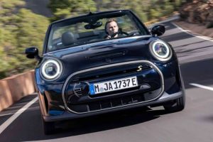 2023-mini-cooper-se-convertible (3)