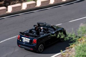 2023-mini-cooper-se-convertible (5)