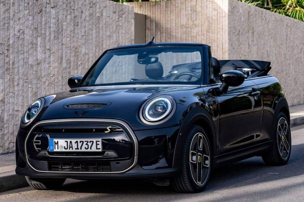https://autogreeknews.gr/wp-content/uploads/2023/02/2023-mini-cooper-se-convertible-6.jpg