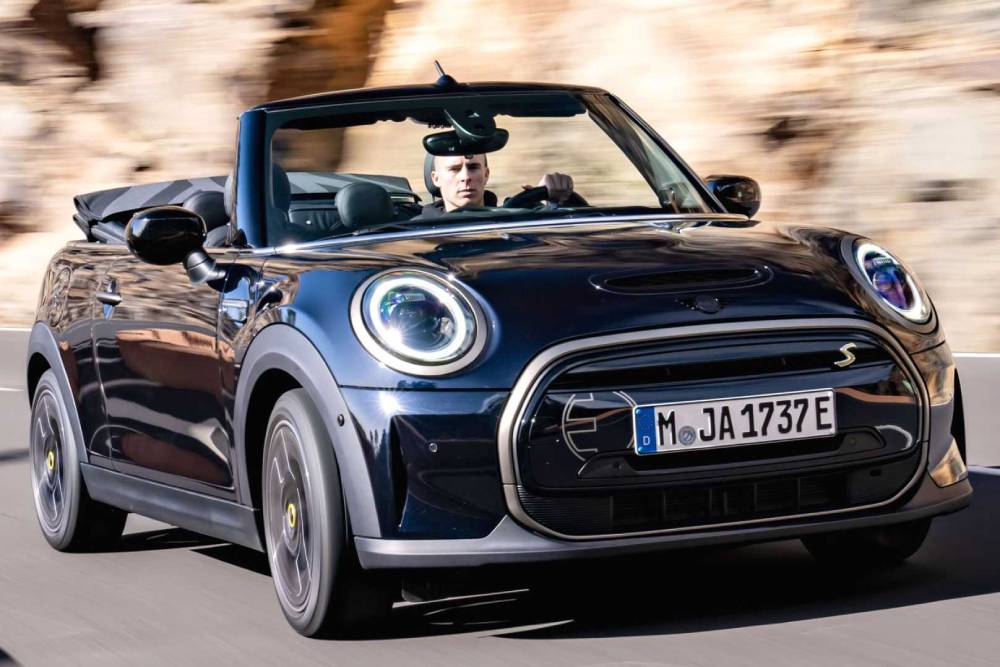 https://autogreeknews.gr/wp-content/uploads/2023/02/2023-mini-cooper-se-convertible.jpg