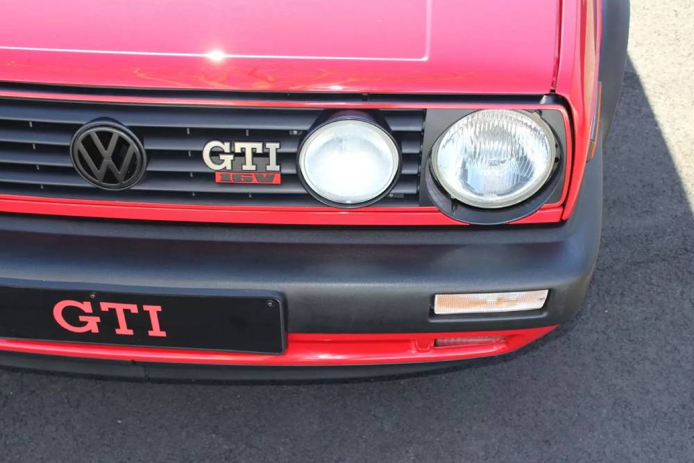 https://autogreeknews.gr/wp-content/uploads/2023/02/BaT-1992-VW-Golf-GTI-16v-17.jpg