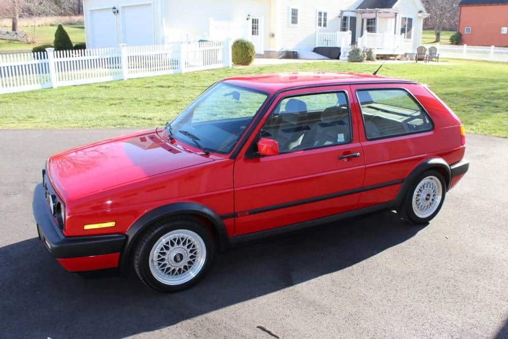 https://autogreeknews.gr/wp-content/uploads/2023/02/BaT-1992-VW-Golf-GTI-16v-4.jpg