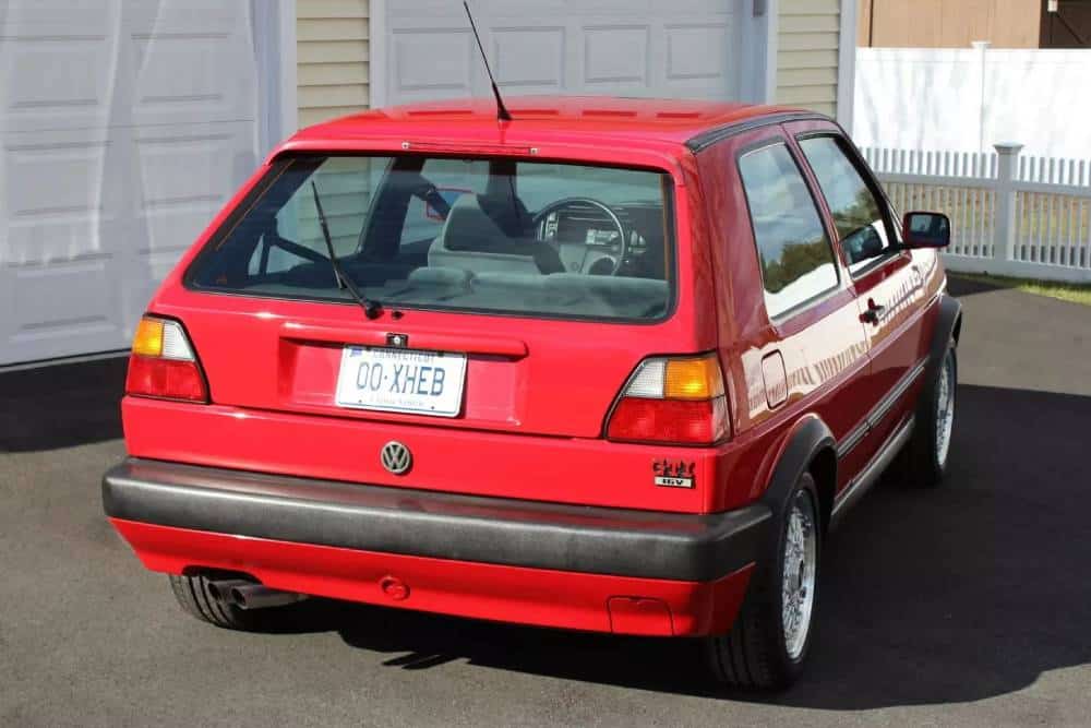 https://autogreeknews.gr/wp-content/uploads/2023/02/BaT-1992-VW-Golf-GTI-16v-7.jpg