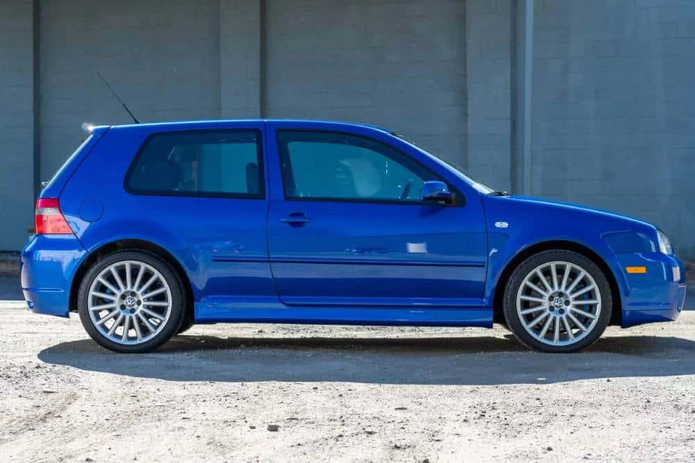 https://autogreeknews.gr/wp-content/uploads/2023/02/BaT-2004-VW-Golf-R32-4.jpg