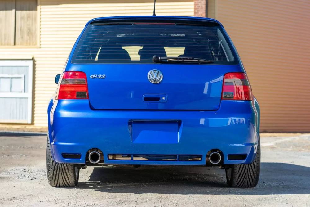 https://autogreeknews.gr/wp-content/uploads/2023/02/BaT-2004-VW-Golf-R32-6.jpg