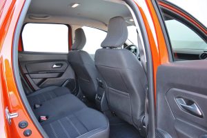 Dacia-Duster-piso-kathisma