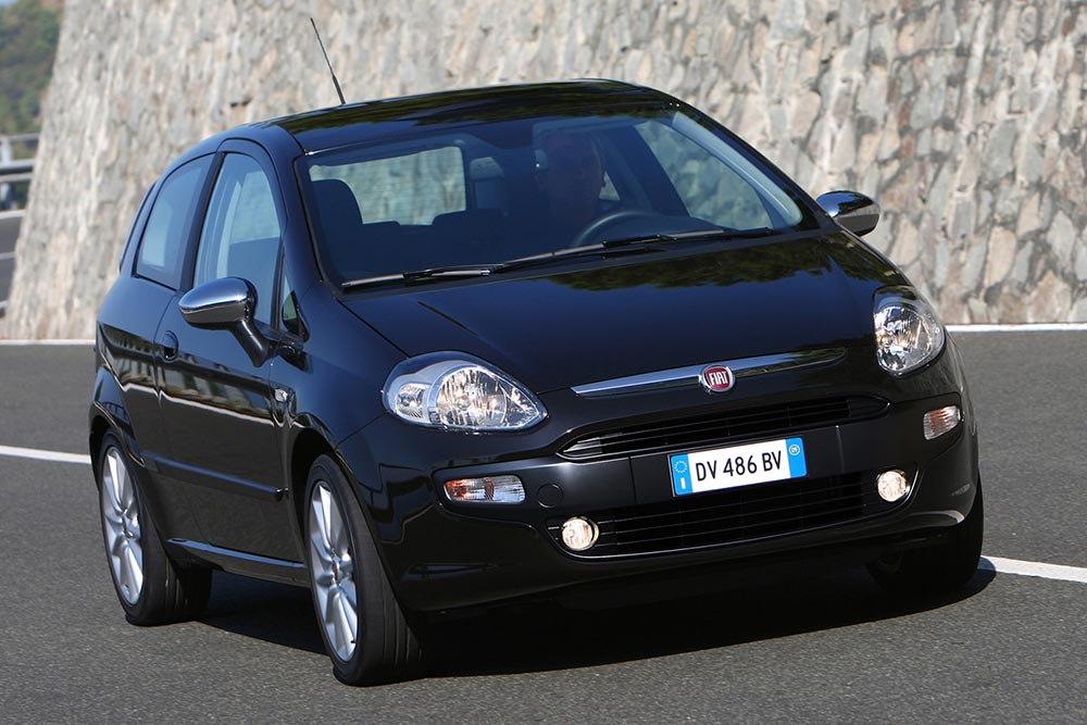 https://autogreeknews.gr/wp-content/uploads/2023/02/Fiat-Punto_Evo-2010-2.jpg