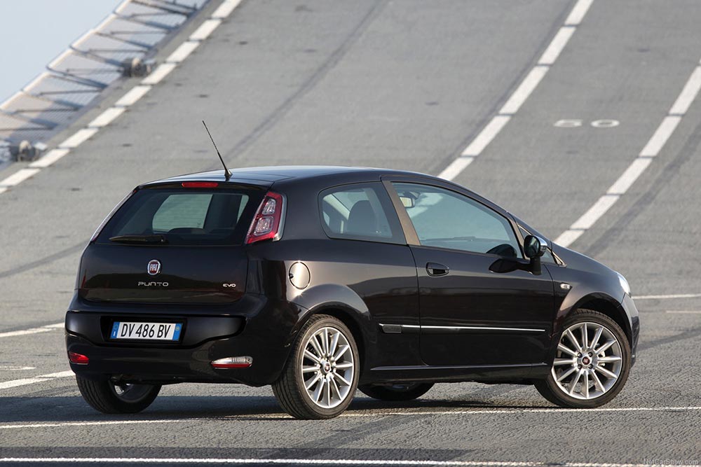 https://autogreeknews.gr/wp-content/uploads/2023/02/Fiat-Punto_Evo-2010-4.jpg