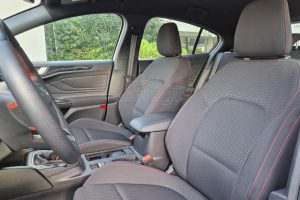 Ford-Focus-CarCenter-(4)