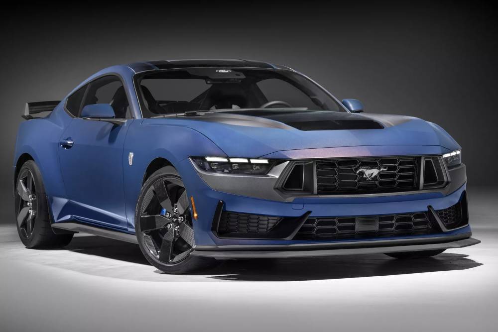 https://autogreeknews.gr/wp-content/uploads/2023/02/Ford-Mustang-Dark-Horse-With-Carbon-Fiber-Wheels-1.jpg