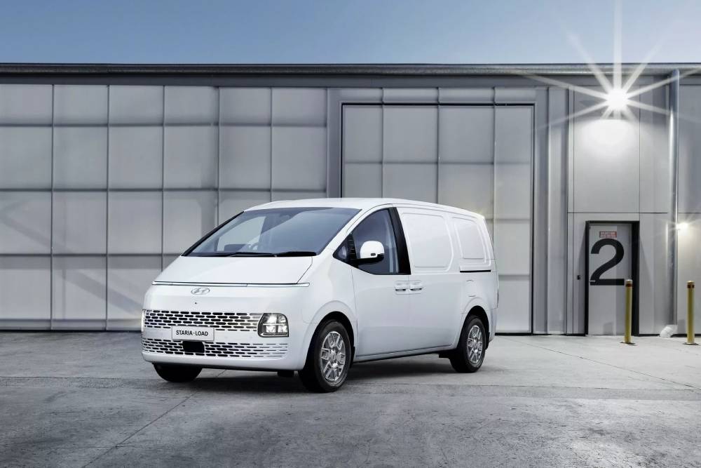https://autogreeknews.gr/wp-content/uploads/2023/02/Hyundai-Staria-Load-Premium-1.jpg
