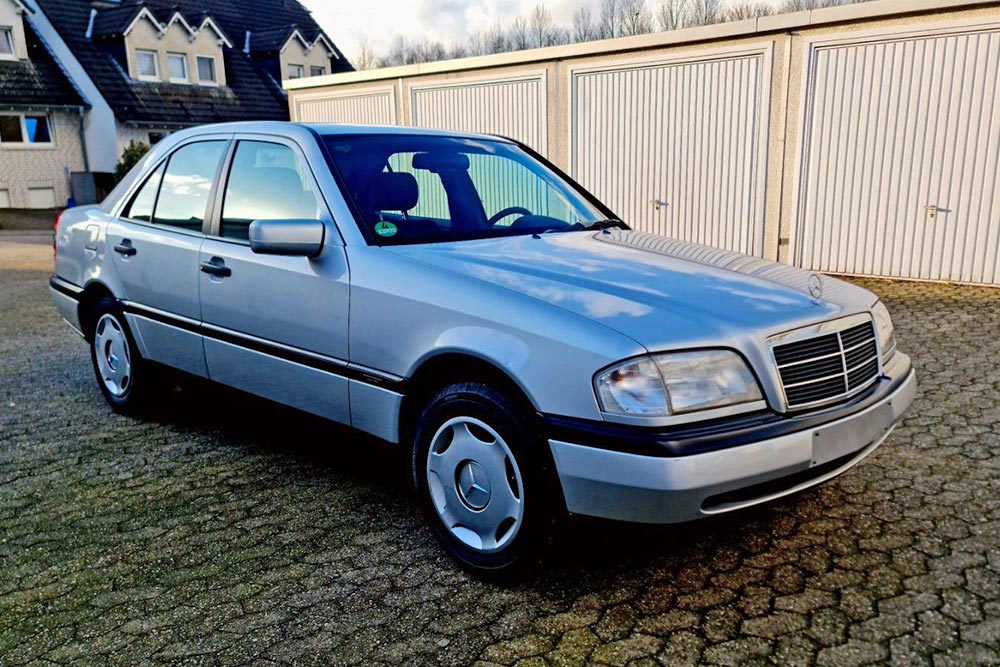 https://autogreeknews.gr/wp-content/uploads/2023/02/Mercedes-C180-1995-1.jpg