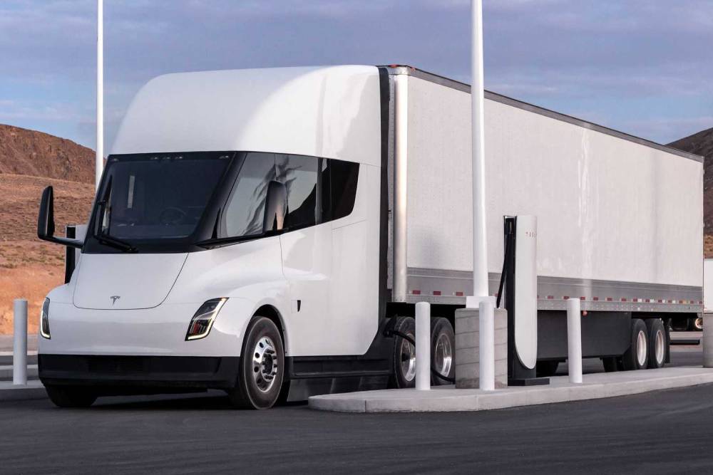 https://autogreeknews.gr/wp-content/uploads/2023/02/Tesla_Semi-2.jpg