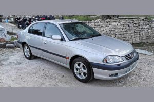 Toyota-Avensis-2001-(1)