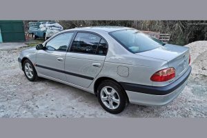 Toyota-Avensis-2001-(2)