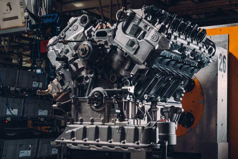 https://autogreeknews.gr/wp-content/uploads/2023/02/bentley-batur-w12-engine-4.jpg