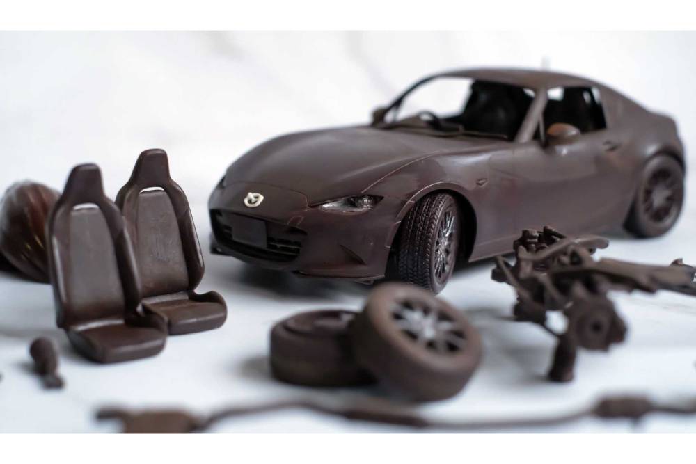 https://autogreeknews.gr/wp-content/uploads/2023/02/chocolate-mazda-mx-5-1.jpg