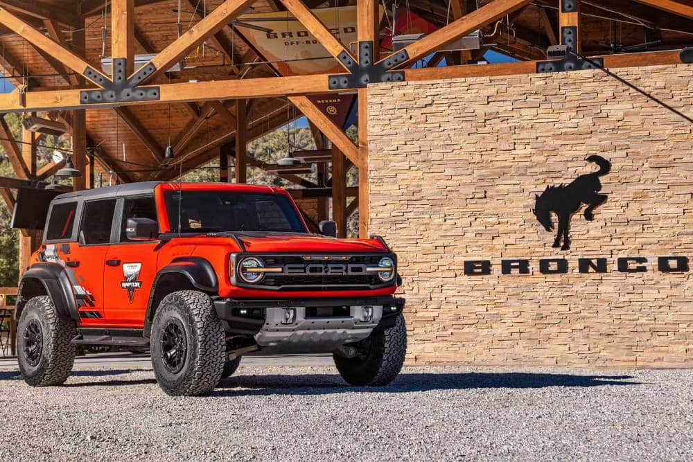https://autogreeknews.gr/wp-content/uploads/2023/02/ford-bronco-raptor-off-roadeo-experience-2.jpg