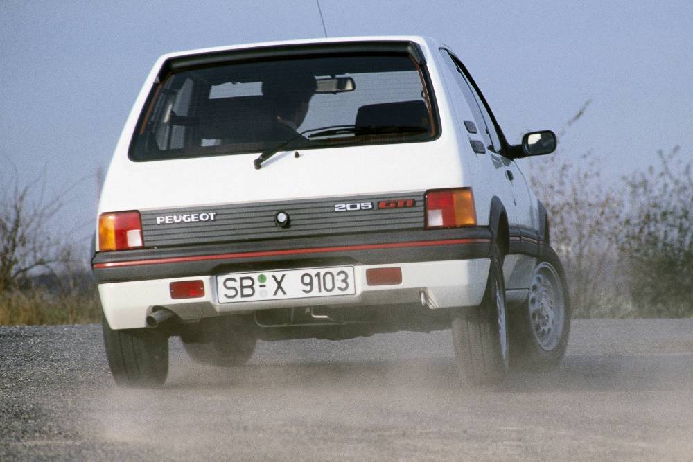 https://autogreeknews.gr/wp-content/uploads/2023/02/peugeot_205_1-2.jpg