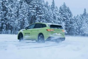 skoda-enyaq-rs-sets-two-guinness-records (1)