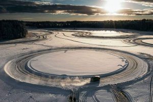 skoda-enyaq-rs-sets-two-guinness-records (12)