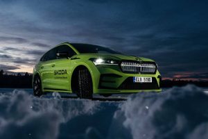 skoda-enyaq-rs-sets-two-guinness-records (17)