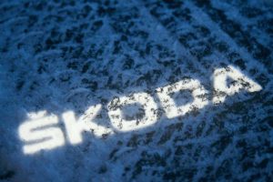 skoda-enyaq-rs-sets-two-guinness-records (18)