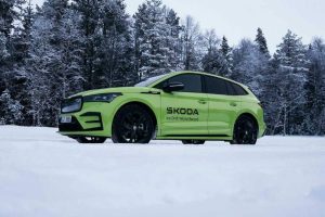 skoda-enyaq-rs-sets-two-guinness-records (2)